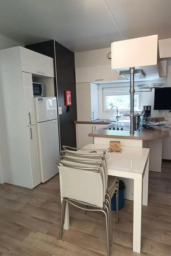 Campsite Mobil-Home De 5 A 7 Personnes Cadenet France